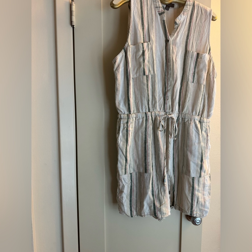 Striped Sleeveless shorts romper. XL